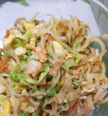 蒜容三色炒饼的制作方法（色香味俱佳的家常美食）-第2张图片-美味行家