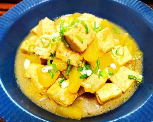 土豆炖豆腐美味又营养（家常菜谱，地道中国味道）-第1张图片-美味行家