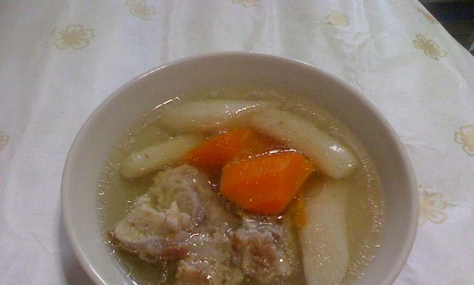 滋补养生，以山药红萝卜骨头汤为主题的健康食谱分享（三味天然食材，滋阴养颜好滋味）-第1张图片-美味行家