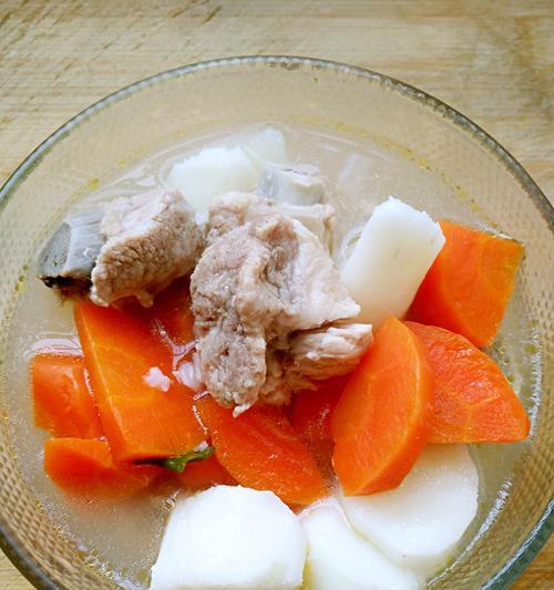 滋补养生，以山药红萝卜骨头汤为主题的健康食谱分享（三味天然食材，滋阴养颜好滋味）-第3张图片-美味行家