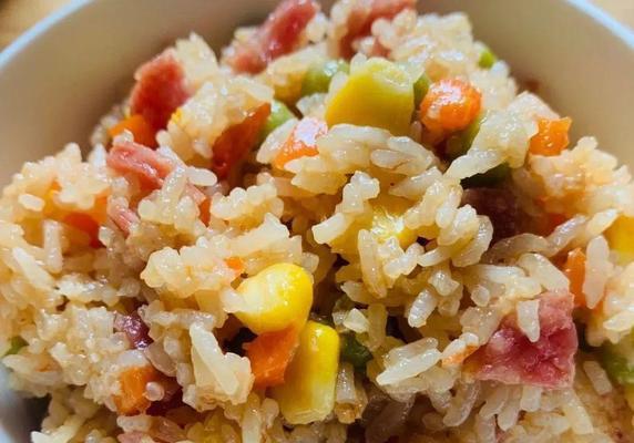 五彩焖饭的制作方法（用新鲜食材制作美味健康的五彩焖饭）-第2张图片-美味行家