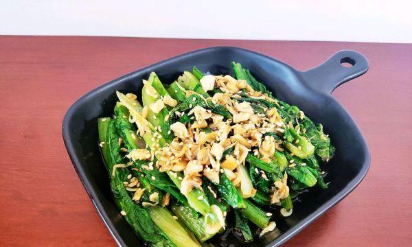 让味蕾尽情舞动——油泼油麦菜蒜香的做法（美食诱惑，唯有这一道）-第2张图片-美味行家