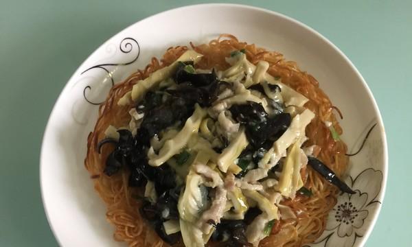 美味蟹粉两面黄的制作方法（以蟹粉为主材，口感鲜美的中式小吃）-第1张图片-美味行家