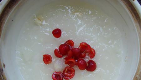 营养美味的银耳樱桃粥（以健康为先的营养早餐）-第1张图片-美味行家
