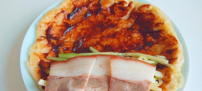美食世界，香熏肉大饼的制作方法（让你快速学会制作又香又脆的熏肉大饼）-第3张图片-美味行家
