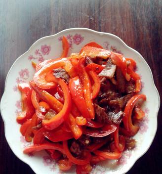 鸭胸肉炒甜椒，做法简单美味的家常菜（用嫩滑鸭胸肉和色彩缤纷的甜椒，烹饪一道健康又美味的家常菜）-第3张图片-美味行家