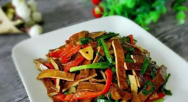 双丝炒豆干的做法详解（口感鲜美，营养丰富，家庭必备美食）-第1张图片-美味行家