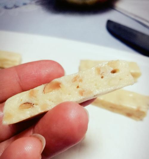 自制花生牛轧糖（手工制作甜蜜满满的美味佳品）-第3张图片-美味行家