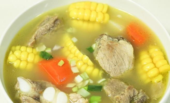家常美食——甜玉米排骨汤（营养美味的秋季暖汤）-第2张图片-美味行家