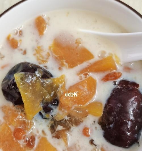 燕窝桃胶木瓜奶糖水的做法（掌握家庭制作技巧，享受美味健康）-第1张图片-美味行家