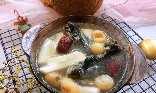 以乌鸡椰子花胶汤为基础的养生汤品（清热祛湿，滋阴润燥，助力健康）-第3张图片-美味行家