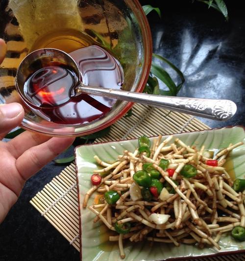 以鲜凉草青凉草的做法，为您带来清爽的夏日美食！（自家制作清爽凉草，你想必须要试试！）-第3张图片-美味行家