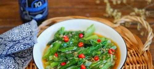 以素扒油麦菜为主题的做法（健康美味的素菜佳肴）-第3张图片-美味行家
