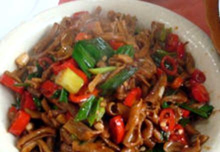 双椒炒鸭肠，美味又健康（家常美食，营养丰富的健康选择）-第3张图片-美味行家