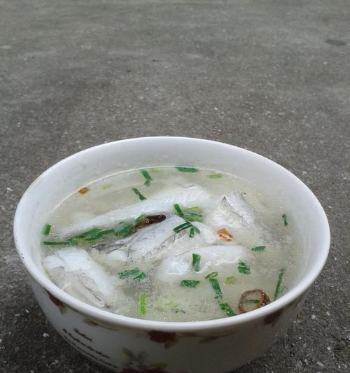 热情夏日，来一碗无花果香鱼汤（清热解暑，味蕾享受）-第3张图片-美味行家