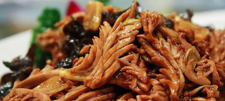 美食制作艺术——云耳炒腰花（传统美味口感升级，健康鲜美营养双丰收）-第3张图片-美味行家