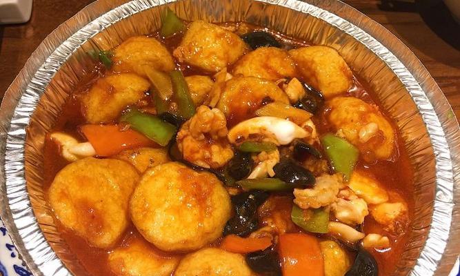 美味可口的铁板豆腐制作方法（一道口感丰富、色彩艳丽的家常菜肴）-第1张图片-美味行家