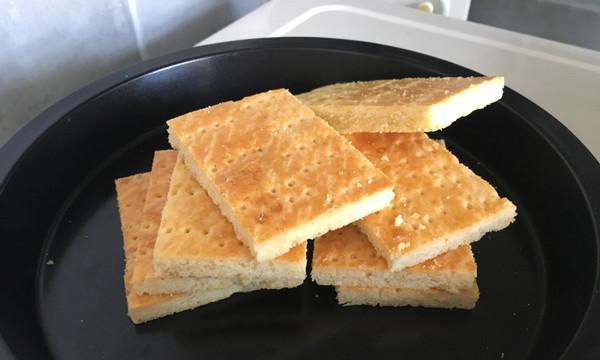 自制美味鲜奶酪饼干（简单易做的奶盐味道诱人的小点心）-第2张图片-美味行家