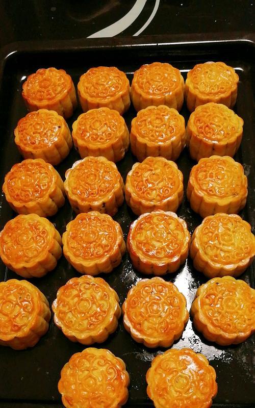 五仁月饼馅的制作方法与口感探究（让五仁月饼充满嚼劲与香味的制作技巧）-第3张图片-美味行家