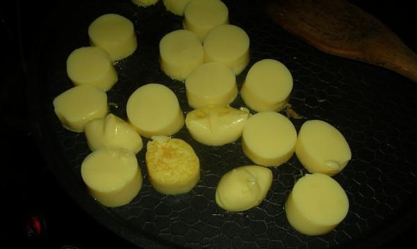 香煎日本豆腐的制作方法（一道美味健康的素食佳肴）-第3张图片-美味行家
