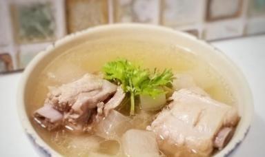 以瑶柱白萝卜排骨汤为主的家常菜做法（传统汤品口感升级，用少量材料也能做出美味佳肴）-第2张图片-美味行家