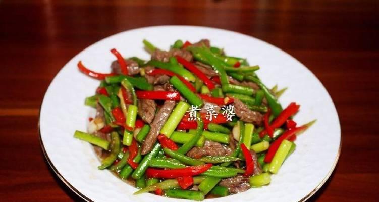 双椒蒜苔炒猪舌，美味佳肴不容错过（家庭美食，健康美味，让你欲罢不能）-第1张图片-美味行家