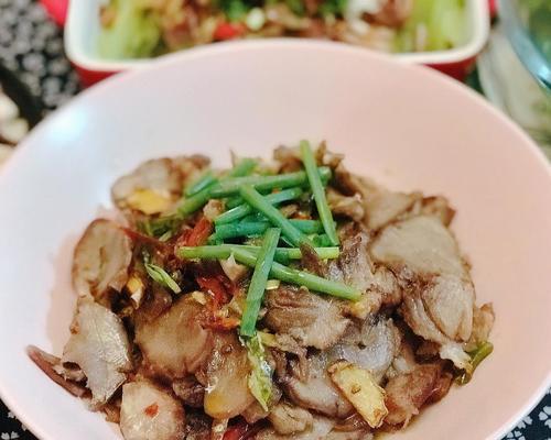 双椒蒜苔炒猪舌，美味佳肴不容错过（家庭美食，健康美味，让你欲罢不能）-第2张图片-美味行家
