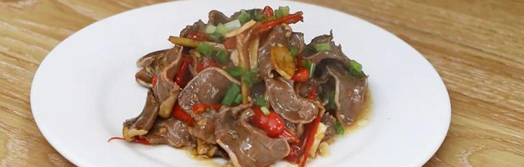 双椒蒜苔炒猪舌，美味佳肴不容错过（家庭美食，健康美味，让你欲罢不能）-第3张图片-美味行家