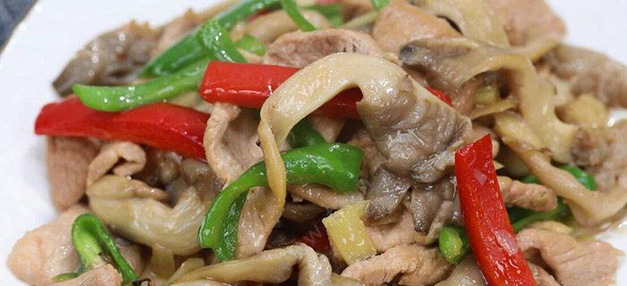 小平菇炒瘦肉，营养美味又简单（以小平菇为主角的营养搭档——瘦肉，一起炒出多样化美味）-第2张图片-美味行家
