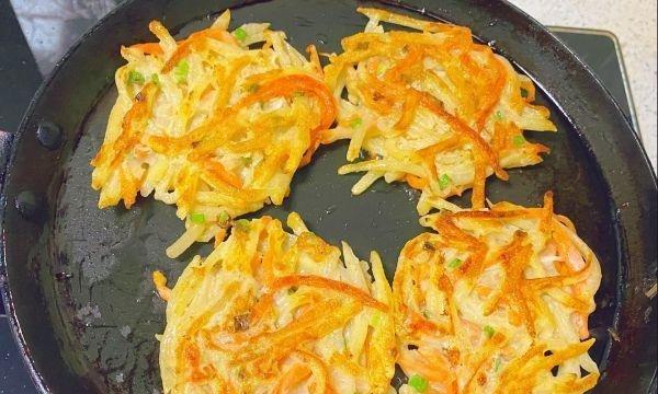 简单易学的土豆萝卜饼制作方法（轻松做出美味可口的土豆萝卜饼，菜市场也能买到食材）-第2张图片-美味行家