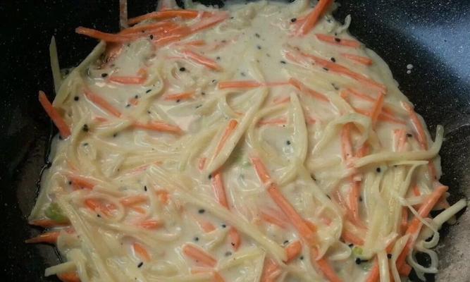 简单易学的土豆萝卜饼制作方法（轻松做出美味可口的土豆萝卜饼，菜市场也能买到食材）-第1张图片-美味行家