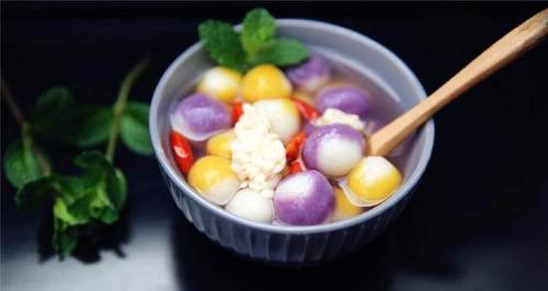 五彩汤圆元宵——轻松DIY传统年节美食（以五彩汤圆为主角的元宵节美食制作，让您年节更有仪式感）-第1张图片-美味行家
