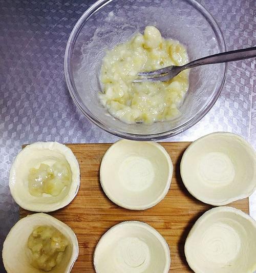 以香蕉酥蛋挞皮版为主题的烘焙教程（制作完美蛋挞皮的秘诀与技巧）-第1张图片-美味行家