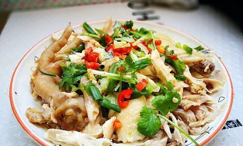 用手撕葱油鸡，轻松做出口感极佳的美食（一步步教你如何烹制这道美味佳肴）-第1张图片-美味行家