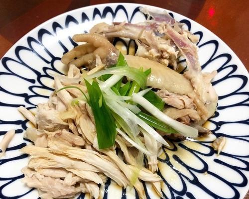 用手撕葱油鸡，轻松做出口感极佳的美食（一步步教你如何烹制这道美味佳肴）-第2张图片-美味行家