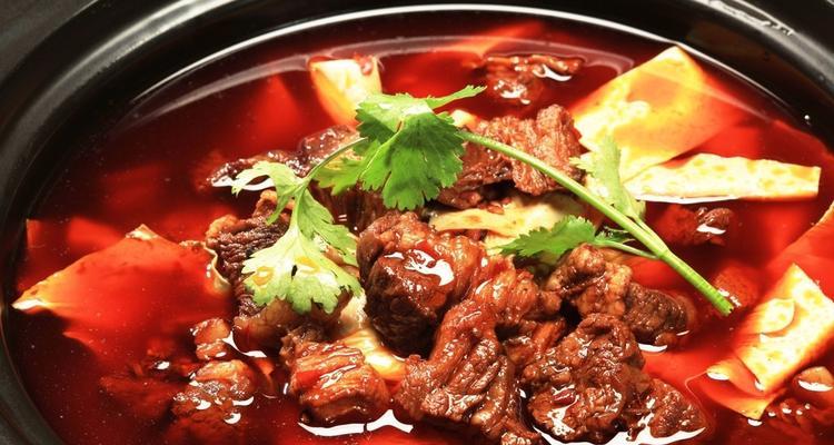 一碗香气扑鼻的砂锅牛肉（美味砂锅牛肉的制作方法与技巧）-第1张图片-美味行家