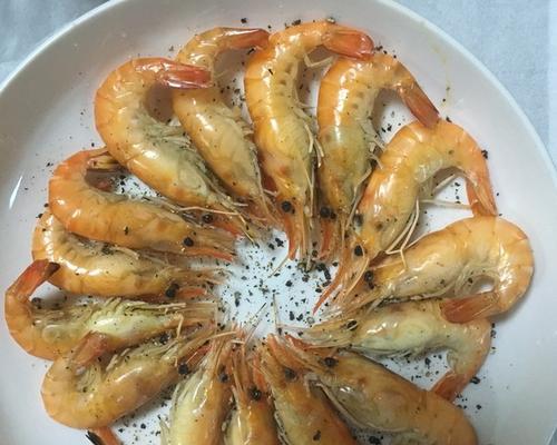 盐焗胡椒花雕虾的做法（教你轻松在家做美味花雕虾，口感鲜美，营养丰富）-第3张图片-美味行家