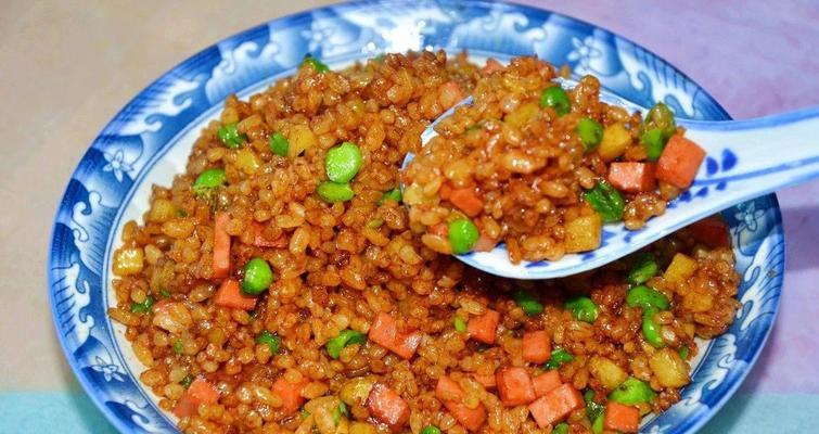 美味健康，蔬菜丁酱油炒饭（用新鲜蔬菜和特色酱油，轻松搞定一道健康美味的主食）-第3张图片-美味行家