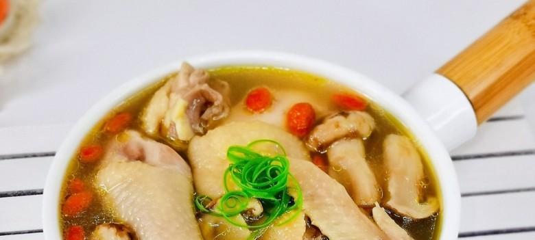 以玉带竹荪鸡汤为食，滋润身心（体验滋补佳品，提高免疫力）-第1张图片-美味行家