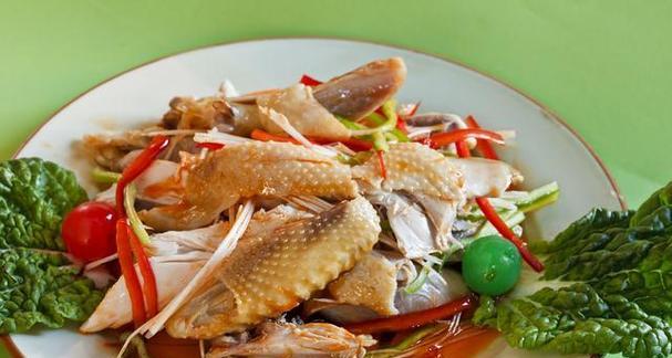 四川椒麻鸡的制作方法（领略辣味与麻香的美食，掌握四川椒麻鸡的制作）-第1张图片-美味行家