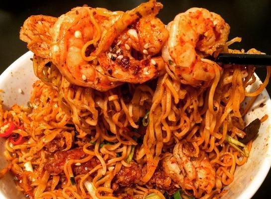 以虾干泡面为主材料的美食探索（如何将普通方便面变成美味佳肴）-第2张图片-美味行家