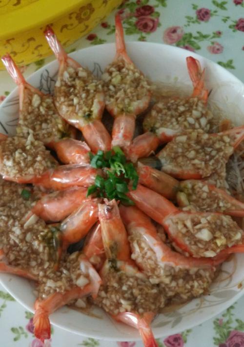 银丝蒜蓉虾的制作方法（味道鲜美的海鲜佳肴，如此简单易做）-第3张图片-美味行家
