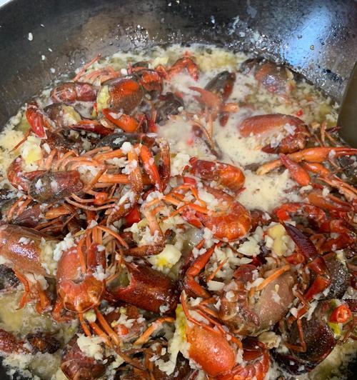 香辣小龙虾川味的制作方法（以家庭厨房为舞台，一起制作地道的川味小龙虾！）-第2张图片-美味行家