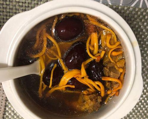 神奇食材的炖汤艺术（以无花果虫草花为主角的养生美味）-第3张图片-美味行家