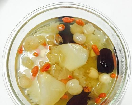 银耳雪梨润肺汤，解决肺部问题的良方（以食材为药，从根本上改善肺部健康）-第3张图片-美味行家