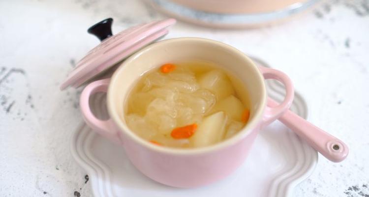 银耳雪梨润肺汤，解决肺部问题的良方（以食材为药，从根本上改善肺部健康）-第2张图片-美味行家