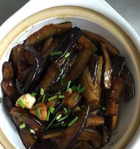 家常美食——咸鱼炒茄子-第1张图片-美味行家