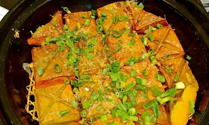 砂锅煨南瓜，美味又营养（南瓜的营养与砂锅的独特味道相结合，一道家常菜的不二之选）-第3张图片-美味行家