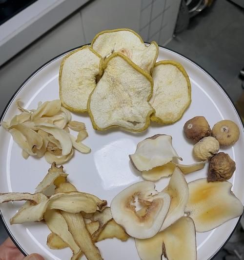 无花果小老鼠的制作方法（让孩子爱上动手DIY，轻松制作可爱无花果小老鼠）-第3张图片-美味行家