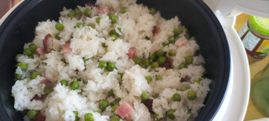 云南豆焖饭的做法（传统美食的制作方法及营养价值）-第2张图片-美味行家